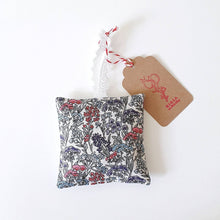 Load image into Gallery viewer, 3pcs Handmade Lavender Sachets - Liberty of London Prints
